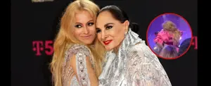 Paulina Rubio llora en pleno concierto al recordar a su mamá