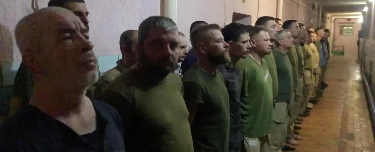 Soldados ucranianos se rinden ante el Ejército ruso