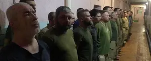 Soldados ucranianos se rinden ante el Ejército ruso