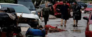 Aumenta a 15 el número de fallecidos por inundaciones en Grecia