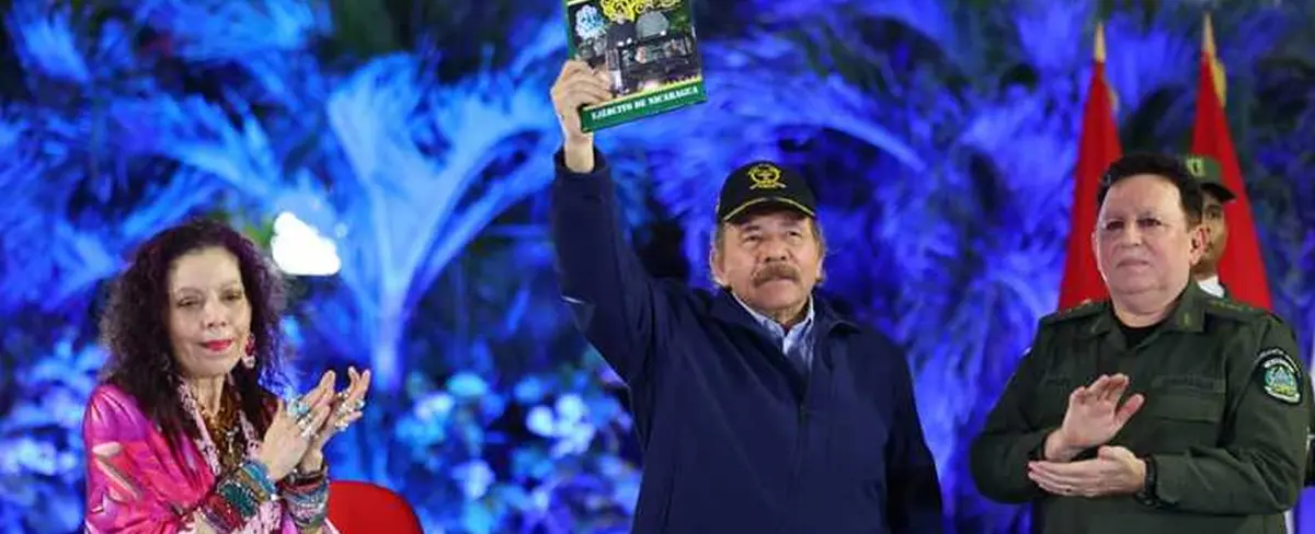 Comandante Daniel y Compañera Rosario presiden acto del 44 Aniversario del Ejército de Nicaragua