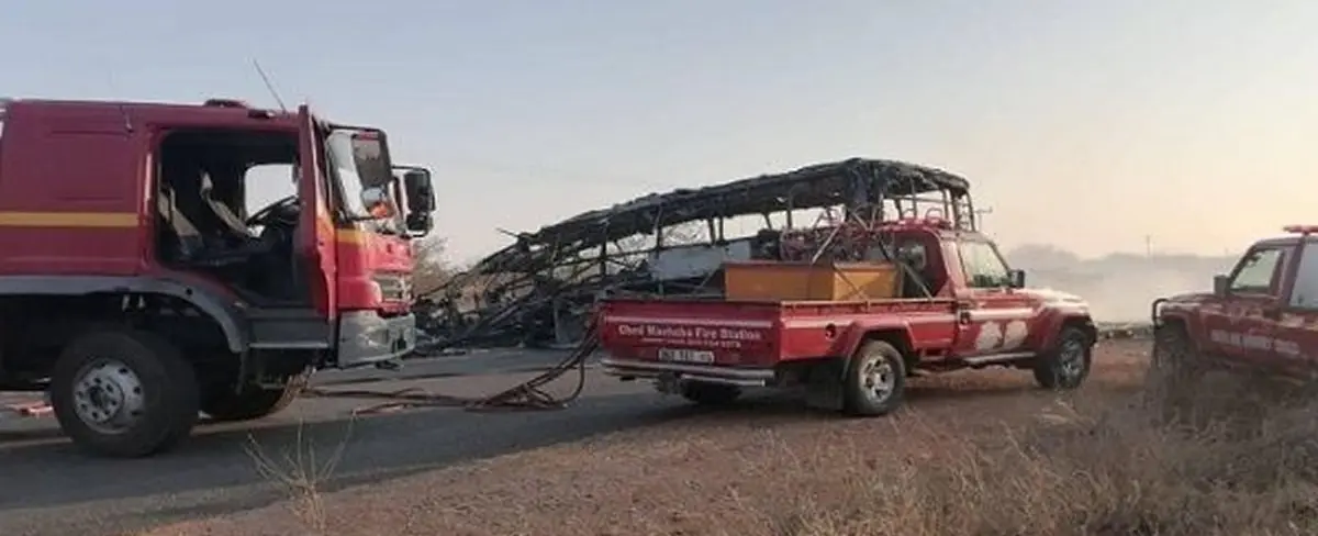 Mueren 24 mineros en accidente de tránsito en Sudáfrica
