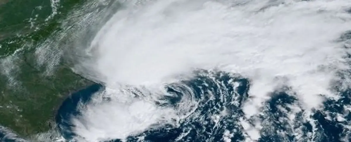 Tormenta tropical Ophelia se intensifica y avanza rumbo a EE.UU.