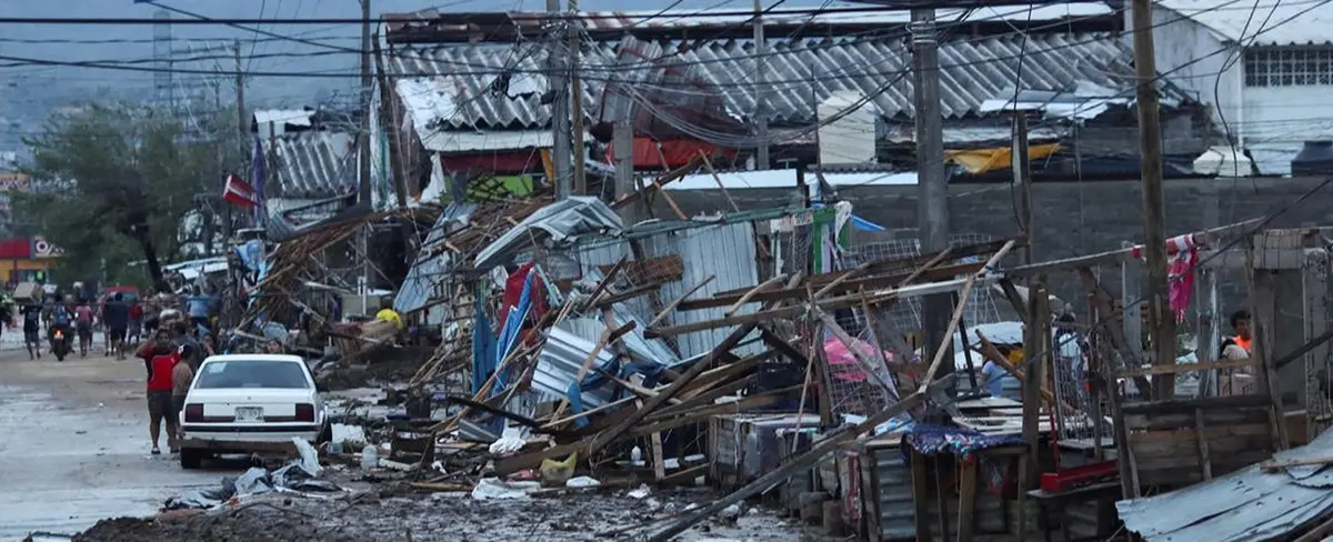 Al menos 27 muertos tras el impacto del poderoso huracán Otis en Acapulco
