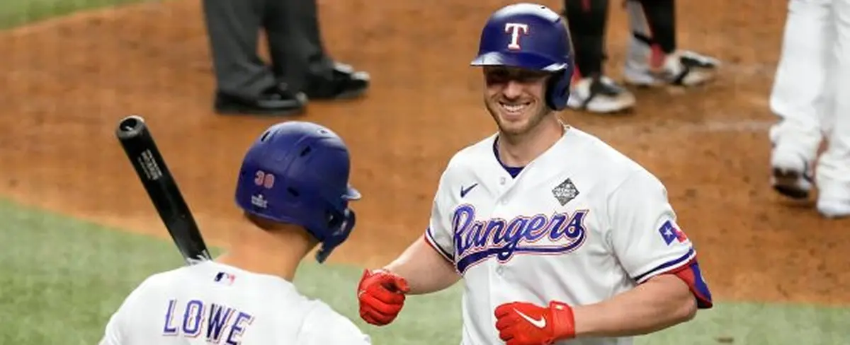 Diamondbacks vencen a los Rangers empatando la serie mundial (1-1)