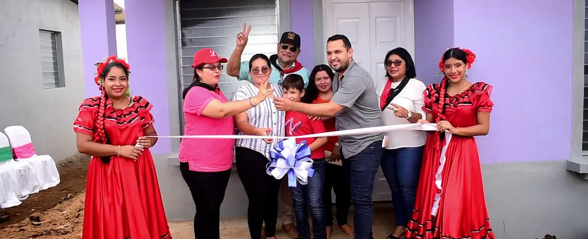 León: 8 familias cumplen el sueño de tener una vivienda digna