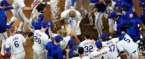 Rangers vencen a Diamondbacks en el primer juego de la serie mundial