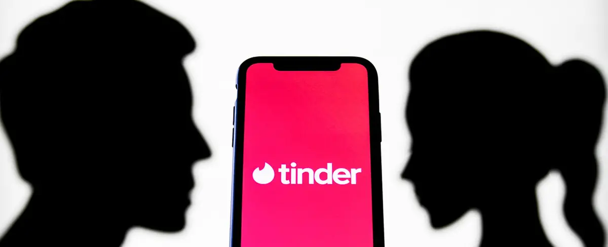 Tinder permite a mamá que elija la pareja de sus hijos
