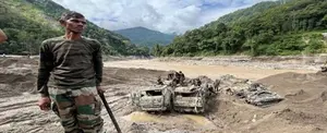 Aumentan desaparecidos por colapso de glaciar en India