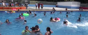 Familias disfrutan de las refrescantes aguas de Xiolá y Xilonem