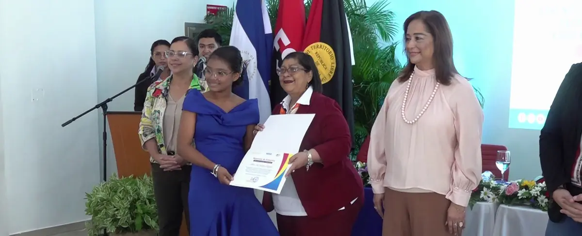 Nicaragua: más de 52 mil estudiantes reciben certificados de inglés