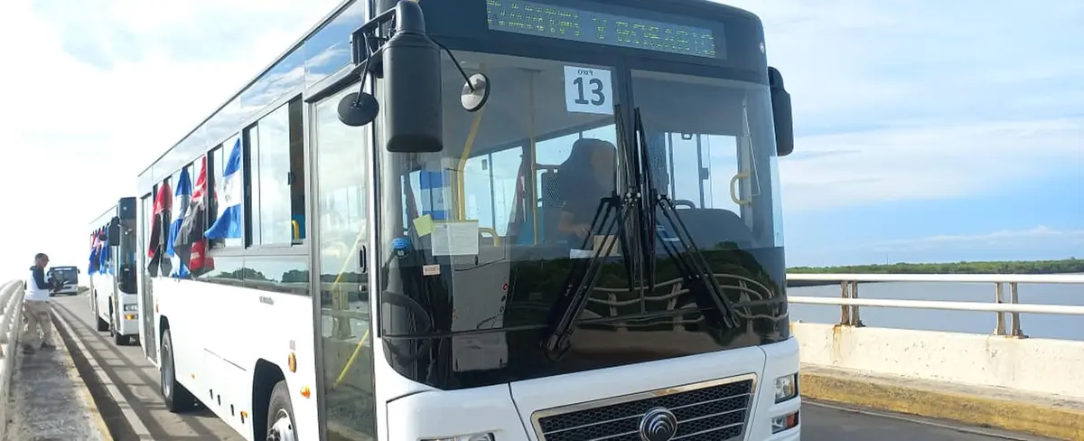 Nicaragua recibe en Puerto Corinto otros 250 buses de China