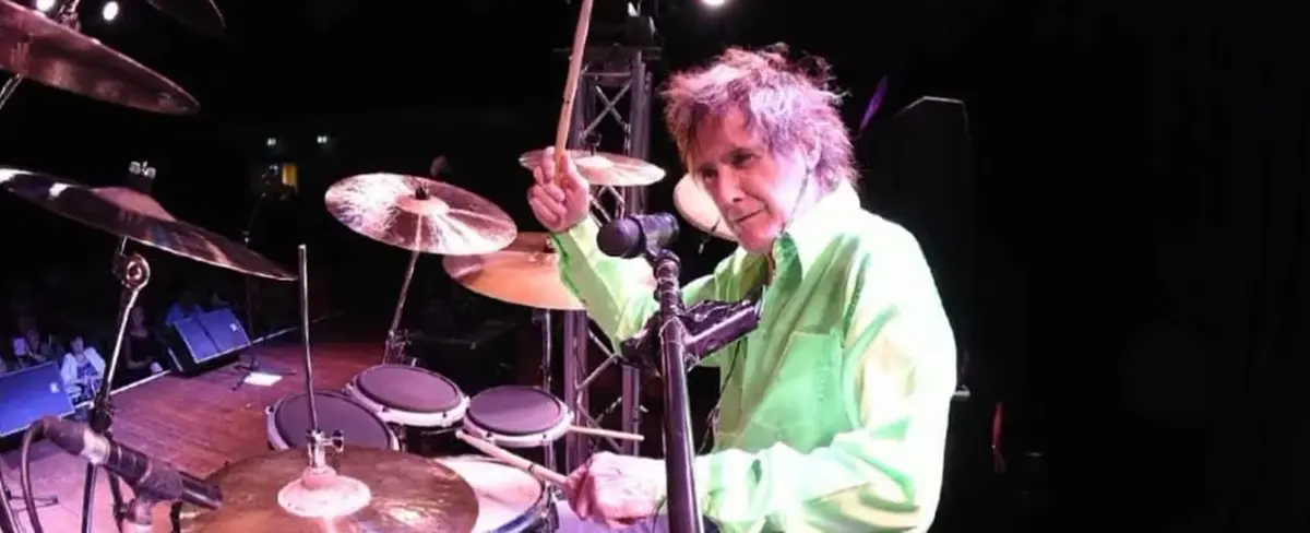 Fallece Colin Burgess, primer baterista del legendario grupo de hard rock AC/DC