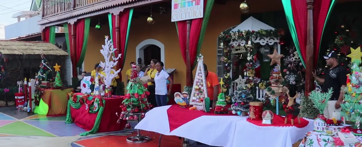 Desarrollan exitoso concurso del árbol navideño más creativo en Juigalpa