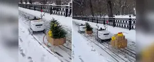 Robots reparten regalos navideños en Moscú