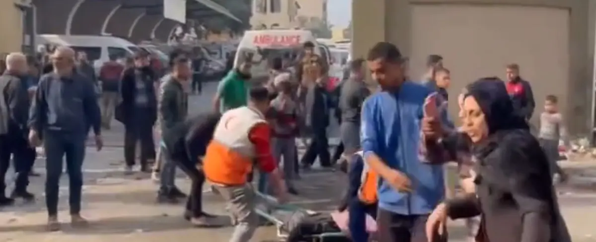 Ejército israelí asesina a 18 palestinos durante un ataque a hospital en el sur de Gaza