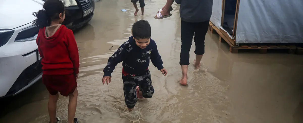 Torrenciales lluvias agravan situación en Gaza tras insesantes ataques israelíes