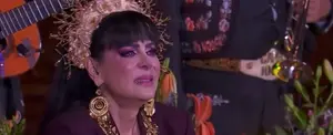 Maribel Guardia llora al cantarle a la Virgen en homenaje a su hijo fallecido