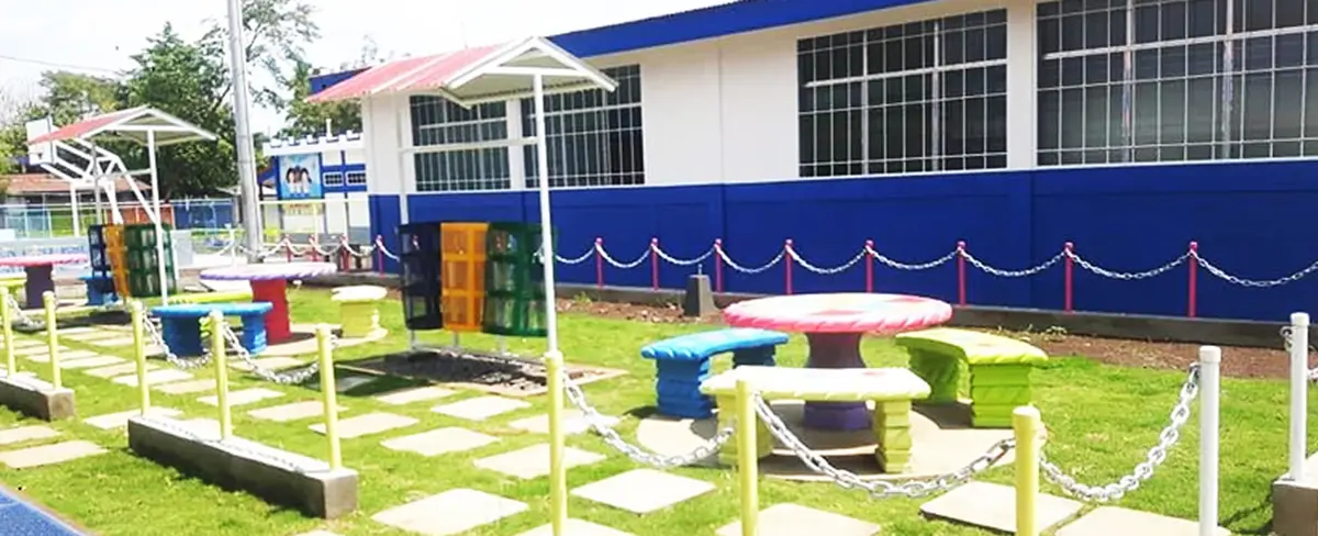 Mined continúa obras de infraestructura en los centros educativos en el 2024