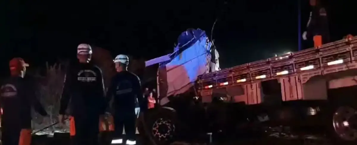 Choque entre un camión y un autobús provoca la muerte de 24 personas en Brasil