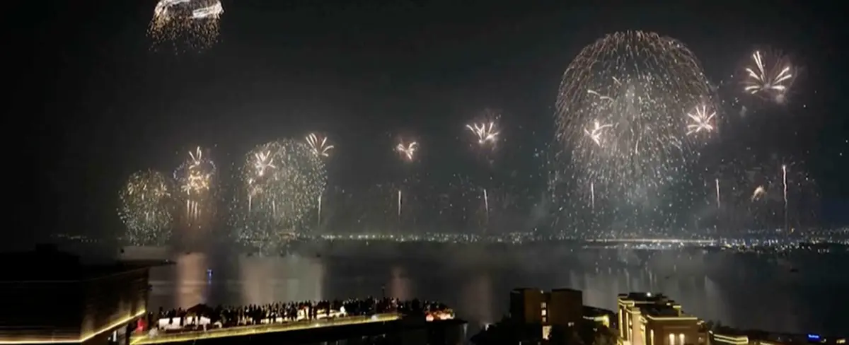 Emiratos Árabes bate récords Guinness con espectáculo de fuegos artificiales