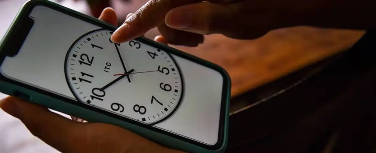 Empresa ofrece 10 mil dólares a quienes pasen un mes sin celular