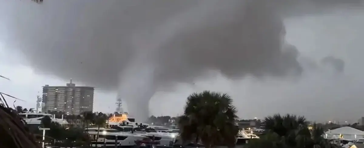 VIDEOS: Potente tornado afecta la Florida