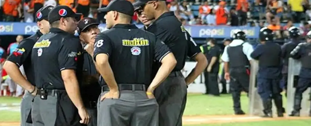Estos son los 15 árbitros que impartirán justicia en la Serie del caribe 2024