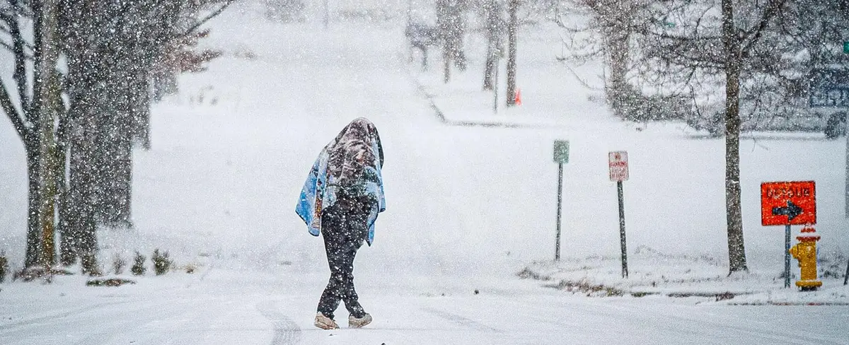 Bajas temperaturas, nevadas y vientos gélidos azotan gran parte de Estados Unidos
