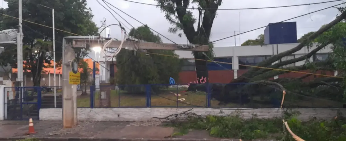 En Paraguay miles de familias quedan en "oscurana" por fuerte temporal