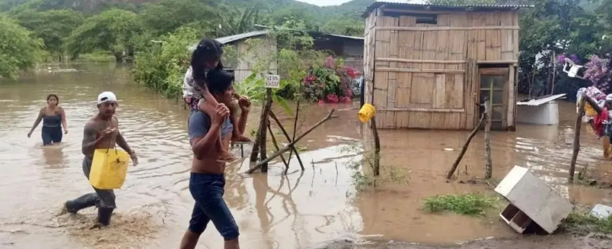 Fuertes lluvias que azotan Ecuador dejan a 302 los damnificados