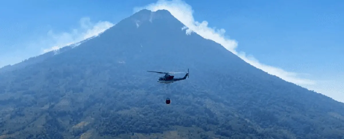 Incendio en volcán de Agua devasta 50 hectáreas de bosque en Guatemala