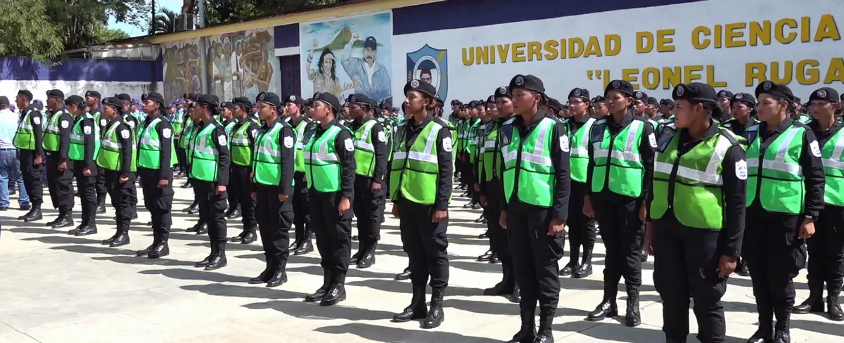 Nicaragua cuenta con 300 nuevos oficiales de la Policía