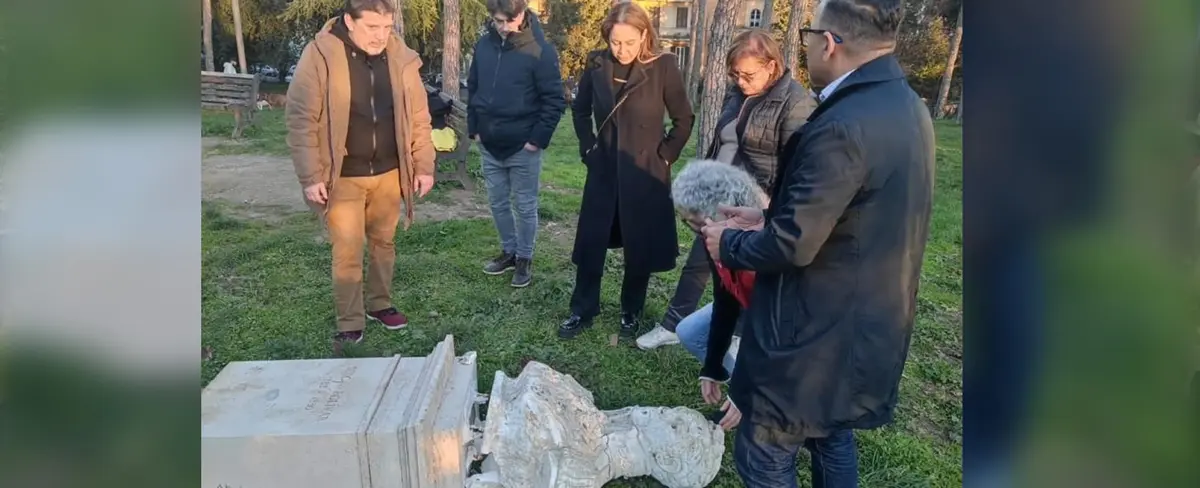 Venezuela condena vandalismo contra estatua de Bolívar en Roma