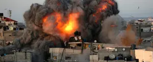 Ataques aéreos y bombardeos de artillería israelíes dejan numerosas víctimas en Gaza