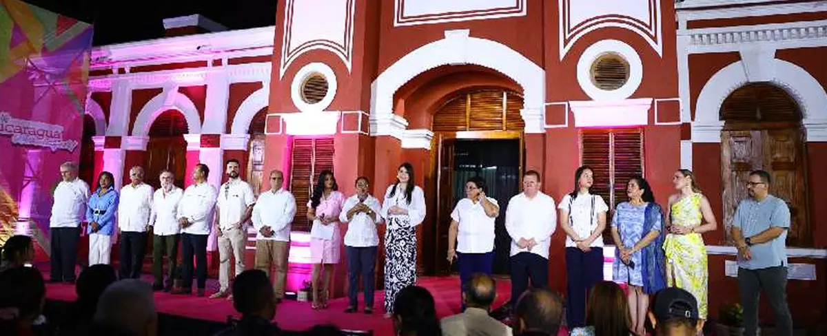 Granada vibra, brilla y enamora en el Primer Festival Internacional de Guayaberas
