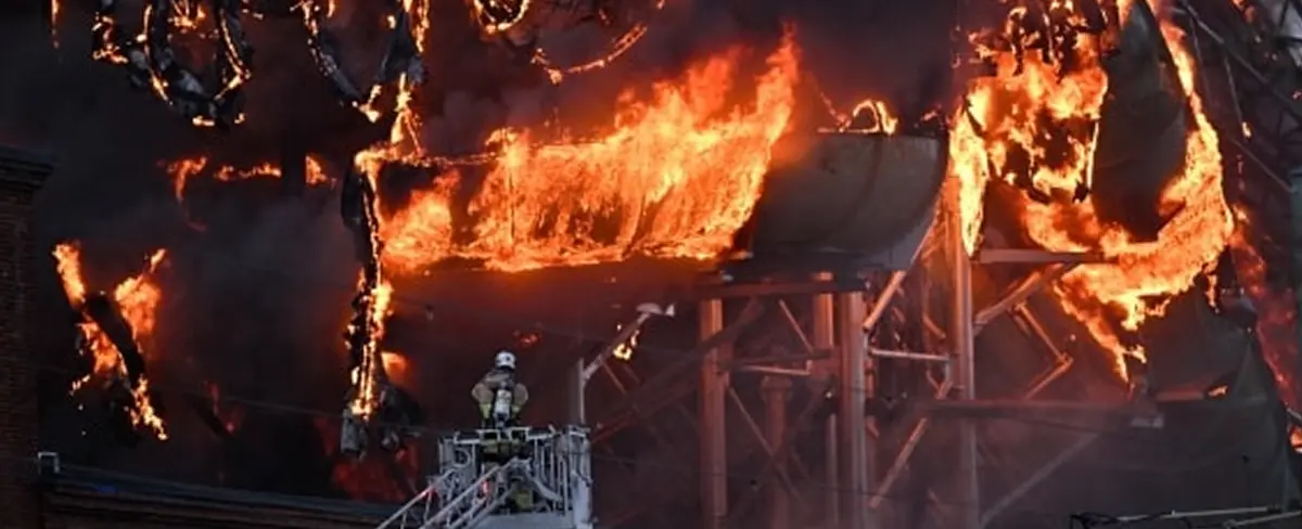 Estalla incendio en parque acuático en Suecia dejando 13 personas heridas