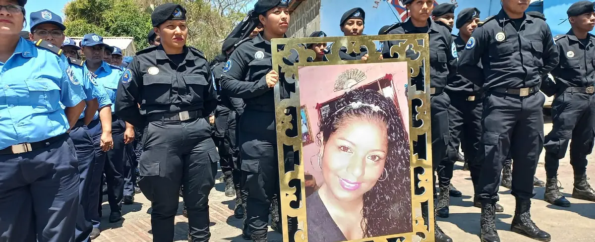 Carazo rinde homenaje a las policías heroínas caídas en 2018