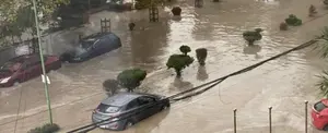 Torrencial aguacero deja calles inundadas en La Paz, Bolivia