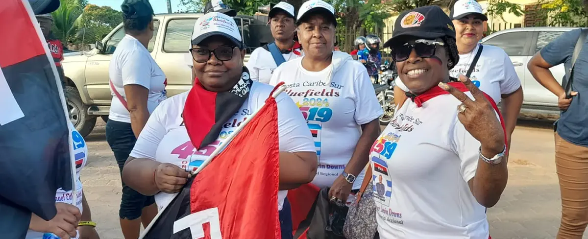Militancia Sandinista de Bluefields celebra en las calles la victoria electoral