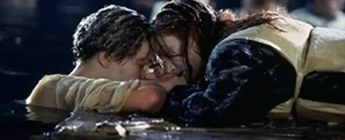 Subastan tabla al que 'Rose' y 'Jack ' se agarron en la escena finalen “Titanic”