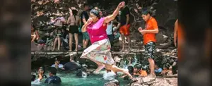 Señora se viraliza con el “Clavado” más famoso de Semana Santa