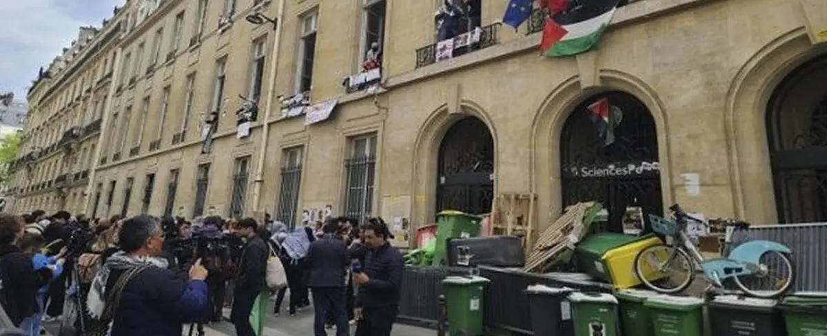 Universitarios protestan en París en apoyo a Palestina