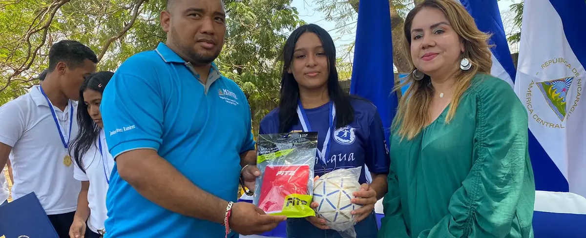 Atletas destacados de Centros Educativos reciben estímulos en el Día del Deportista
