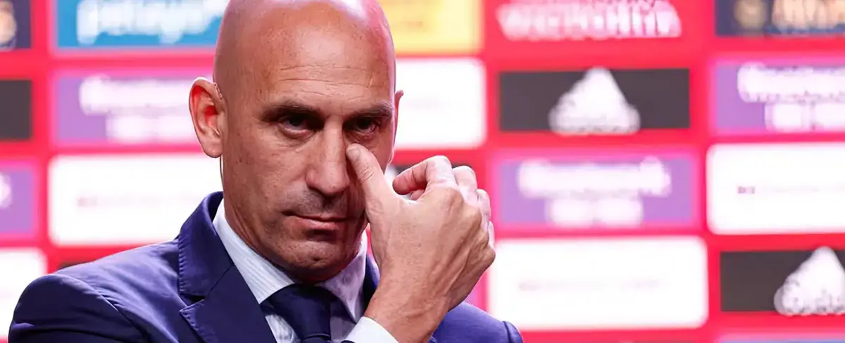 Detienen a exfederativo de fútbol español Luis Rubiales