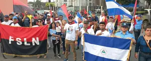 Familias nicaragüenses celebran con alegres caravanas el Día de la Dignidad Nacional