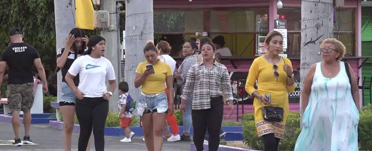 Familias se recrean sanamente en el puerto Salvador Allende