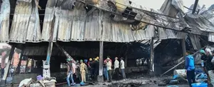 Incendio en parque de atracciones en India deja 25 muertos, entre ellos varios niños