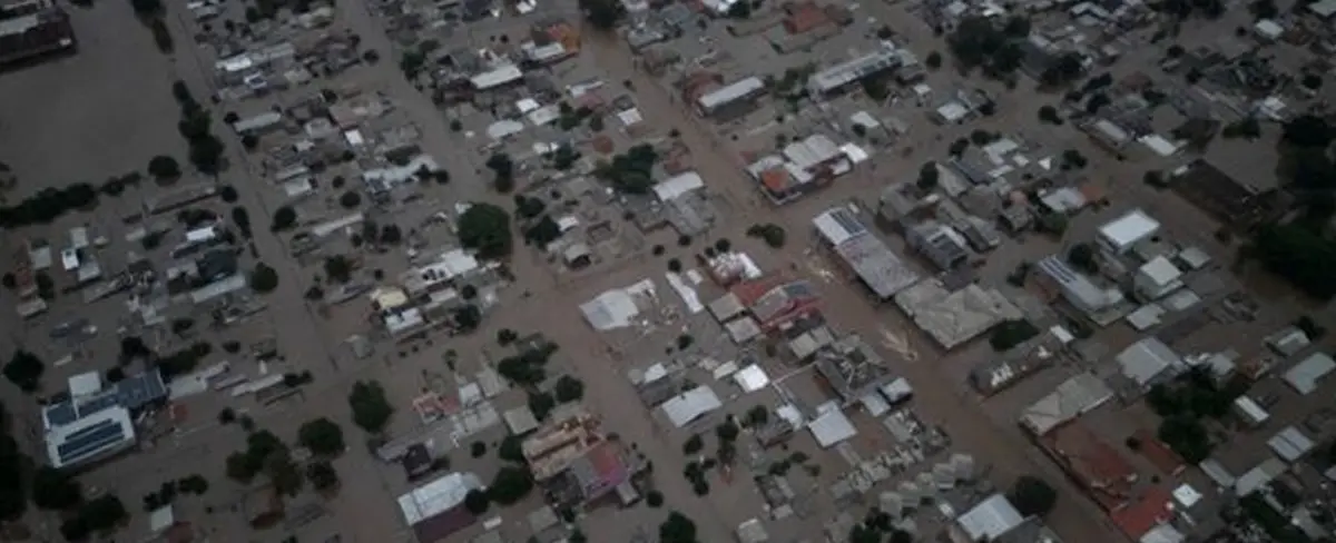 Suben a 127 personas los muertos por inundaciones en Brasil
