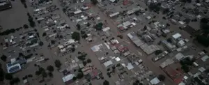 Suben a 127 personas los muertos por inundaciones en Brasil
